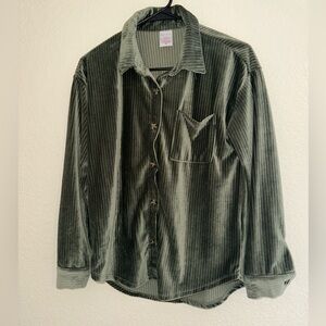 Woman’s No Boundaries Green Blouse Relaxed Fit